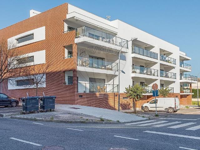 Apartamento T3 para arrendar em Oeiras e São Julião da Barra, Paço de Arcos e Caxias, Oeiras RE/MAX Portugal