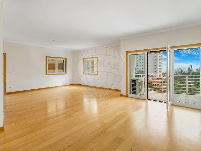Apartamento T3 para arrendar em Oeiras e São Julião da Barra, Paço de Arcos e Caxias, Oeiras RE/MAX Portugal