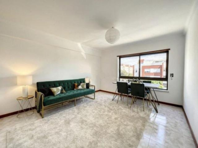 Apartamento T3 para arrendar em Alfragide