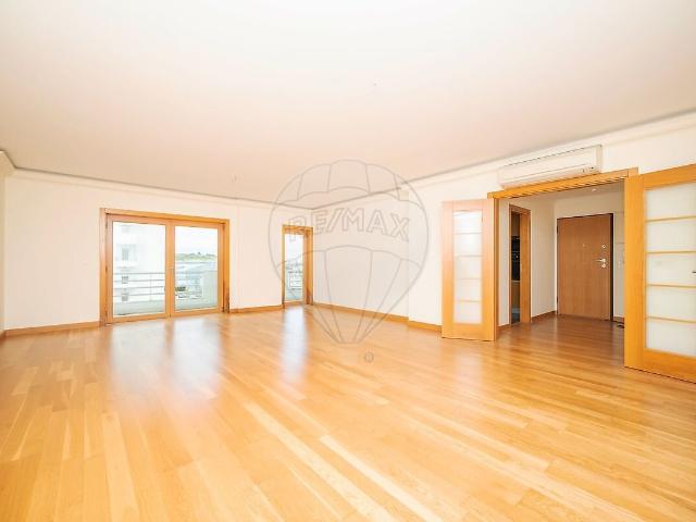 Apartamento T3 para arrendar em Alfragide, Amadora RE/MAX Portugal