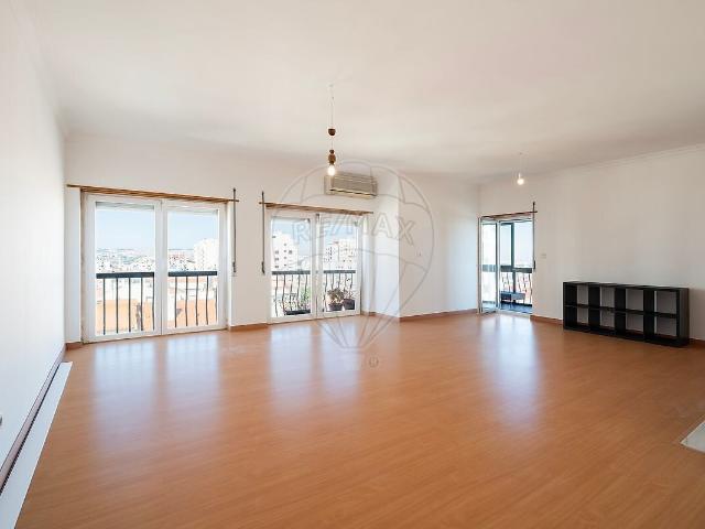 Apartamento T3 para arrendar em Alfragide, Amadora RE/MAX Portugal