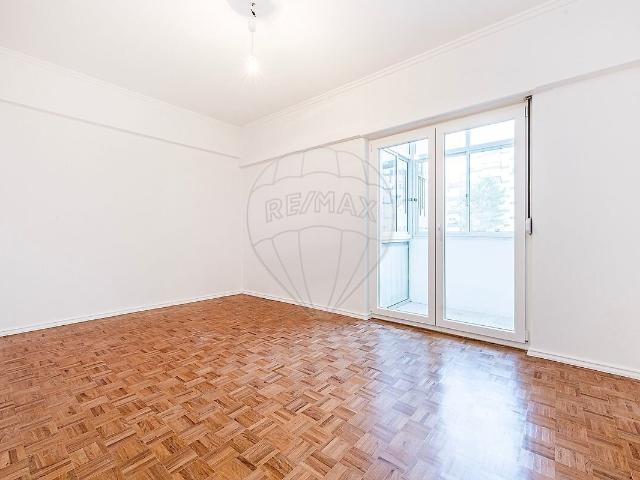 Apartamento T3 para arrendar em Carnaxide e Queijas, Oeiras RE/MAX Portugal
