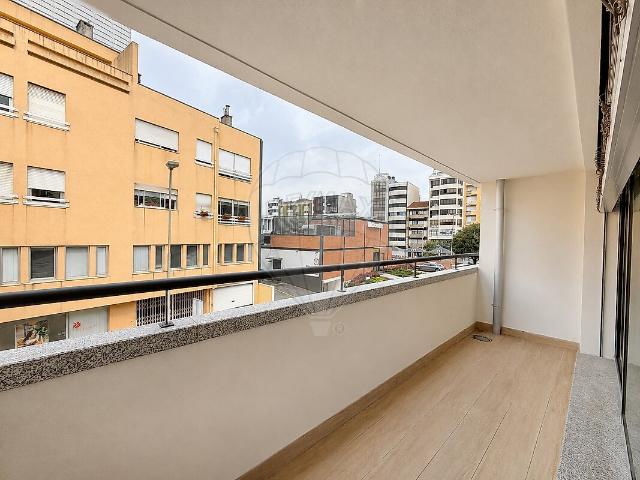 Apartamento T3 para arrendar em Lordelo do Ouro e Massarelos, Porto RE/MAX Portugal