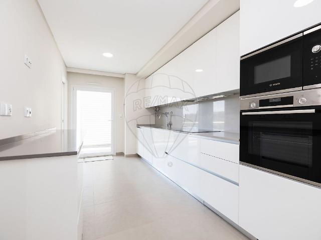 Apartamento T3 para arrendar em Póvoa de Santo Adrião e Olival Basto, Odivelas RE/MAX Portugal