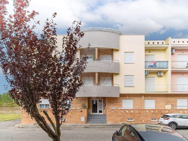 Apartamento T3 para arrendar em Riachos, Torres Novas RE/MAX Portugal