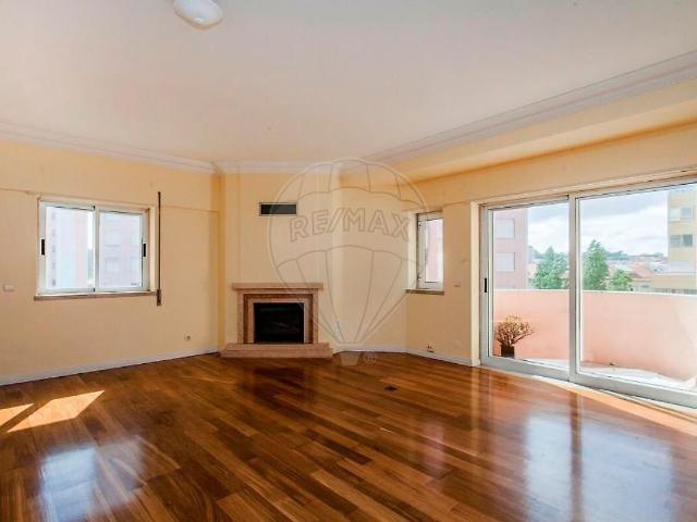 Apartamento T3 para arrendar em São Domingos de Benfica, Lisboa RE/MAX Portugal