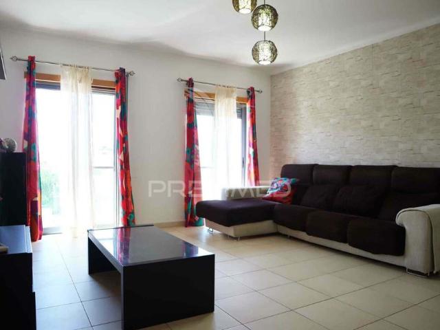 Apartamento t3 para arrendar todo o ano, com garagem