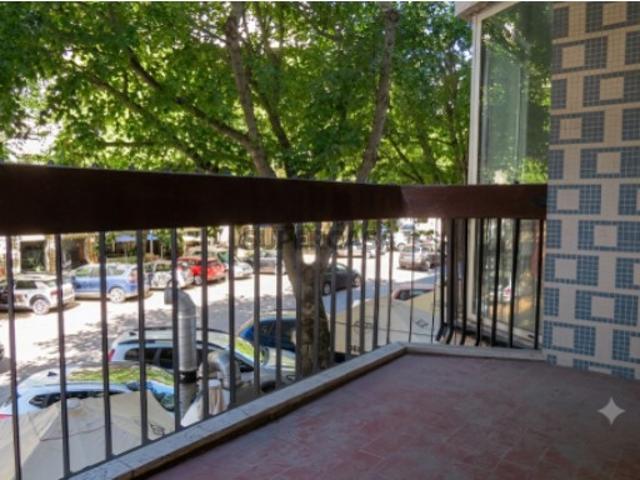 Apartamento T3 para Remodelar com Elevador no Bairro do Liceu | Setúbal