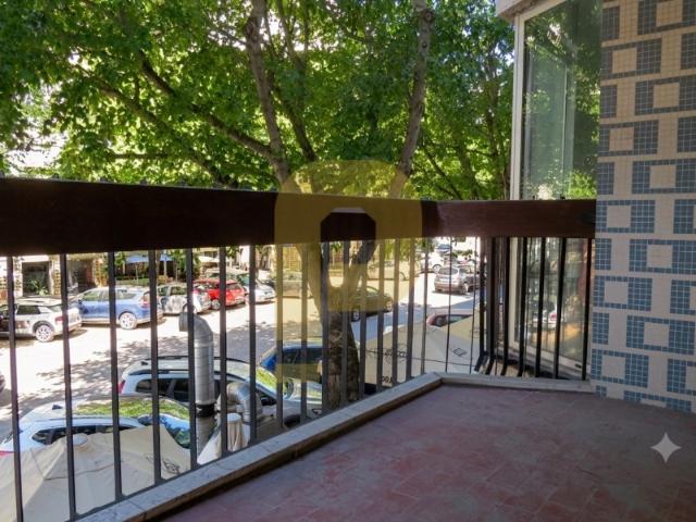 Apartamento T3 para Remodelar com Elevador no Bairro do Liceu | Setúbal