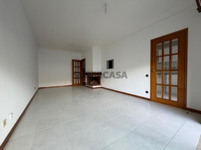 Apartamento T3 para venda no centro da Vila