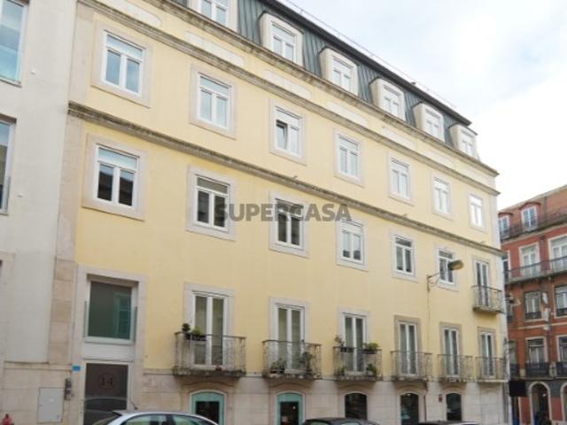 Apartamento T3 para Venda com 2 Lugares de parqueamento na Estrela, Lisboa