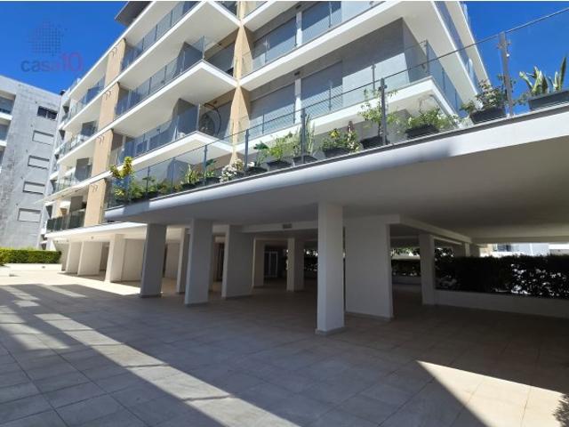 Apartamento T3 para venda em zona nobre de Carcavelos