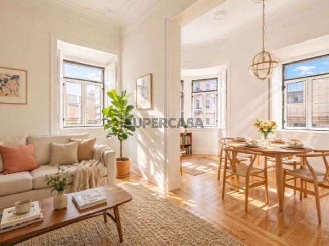Apartamento T3 para Venda totalmente remodelado em Campo Ourique