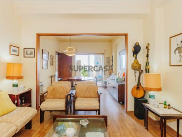 Apartamento T3 | Parcialmente remodelado ! Vista Rio | Almada