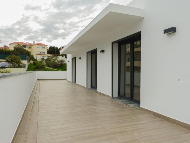 Apartamento T3 Penthouse, a estrear, para Arrendar no Estoril Amoreira