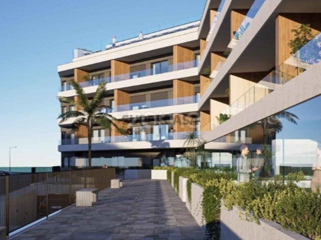 Apartamento T3, piscina panor̂mica 1º Esq. K
