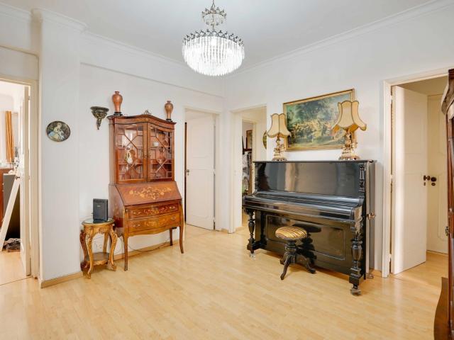 Apartamento T3 pleno de luminosidade em zona premium de Benf. 98m² Benfica