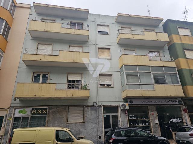 Apartamento T3. Próximo centro comercial Babilónia e transportes públicos. Comboio.!