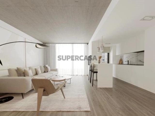 Apartamento T3 próximo da Estação de Aveiro com 2 lugares de garagem
