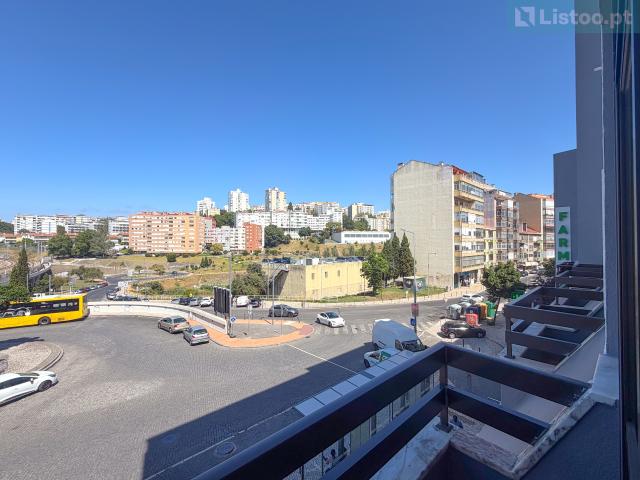 Apartamento T3 Queluz com terraço e estacionamento