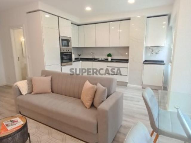 APARTAMENTO T3 REMODELADO BENFICA C/VARANDA ABERTA