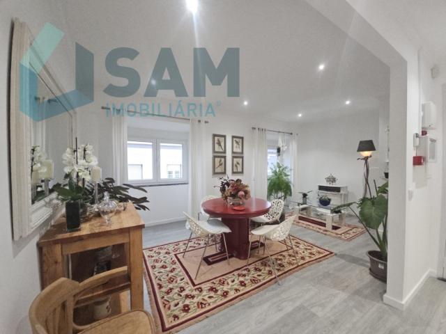 Apartamento T3 remodelado Centro Cadaval