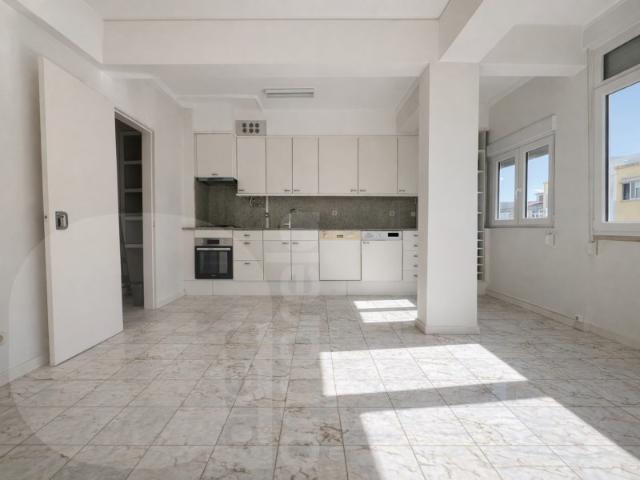Apartamento T3 remodelado | centro de Almada
