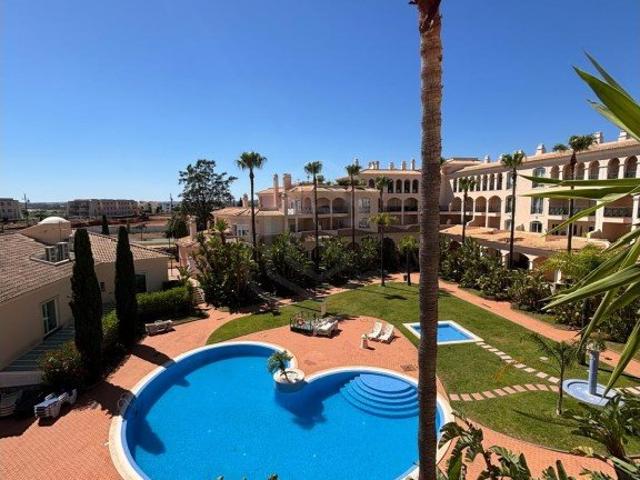 Apartamento T3 remodelado com terraço de 50m2 em Vilamoura. 107m² Quarteira