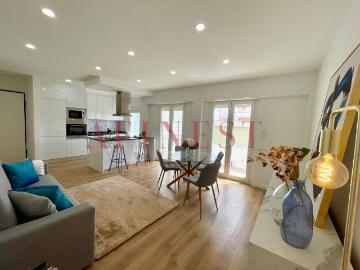 Apartamento T3 remodelado com varandas Benfica 96m² Benfica