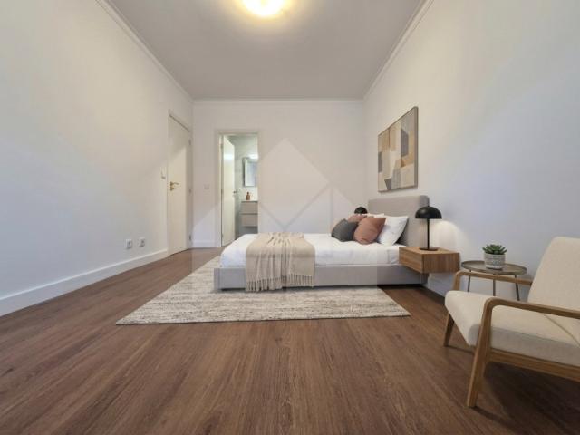 Apartamento T3 remodelado com vista para a Serra de Sintra