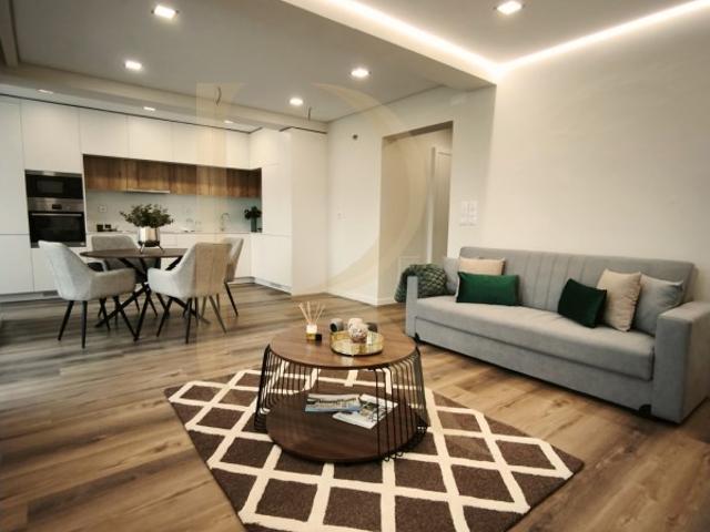 Apartamento T3 remodelado com elevador em São Domingos de Benfica