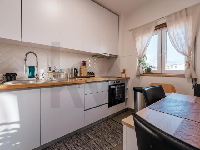 Apartamento T3 Remodelado com Garagem e Varanda, Lomba da Arregaça junto ao Bairro Norton de Matos
