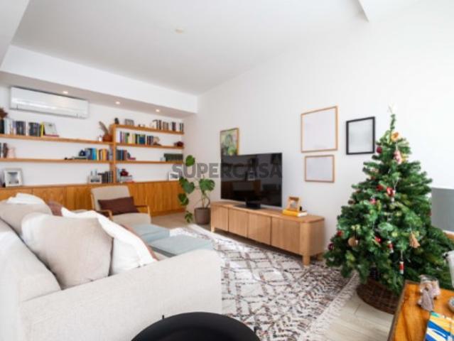 Luxo e Conforto nas Amoreiras: Desfrute deste Magnífico T3 com Master Suite e Vistas Deslumbrantes!