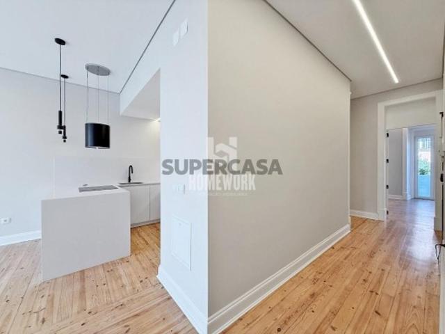 Apartamento T3 Remodelado com quintal, 2 Suites e Closet na Av. Almirante Reis, Lisboa