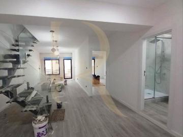 Apartamento T3 remodelado duplex com terraço e garagem na Co. 0m² Costa Da Caparica