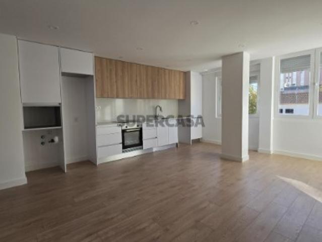 Apartamento T3 Remodelado em Montalvão, Setúbal
