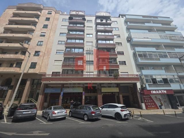 Apartamento T3 remodelado em Benfica