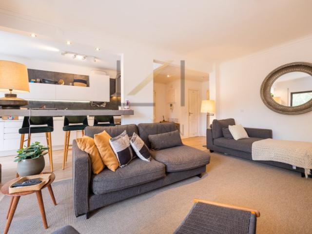Apartamento T3 remodelado em Cascais Bairro do Rosário