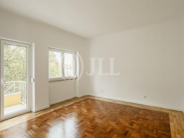 Apartamento T3 remodelado, em Carnaxide, Oeiras