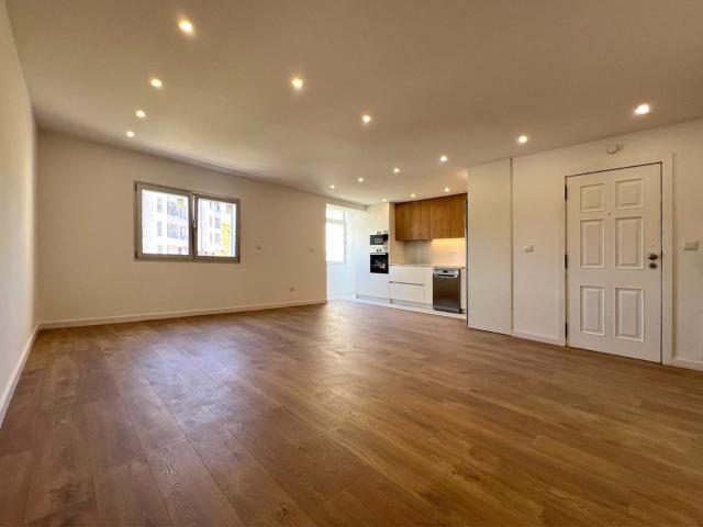Apartamento T3 remodelado, equipado e com varandas e lugar de garagem em Maximinos em Braga para arrendamento