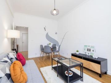 Apartamento T3 Remodelado Equipado e Mobilado em Benfica 92m² Benfica