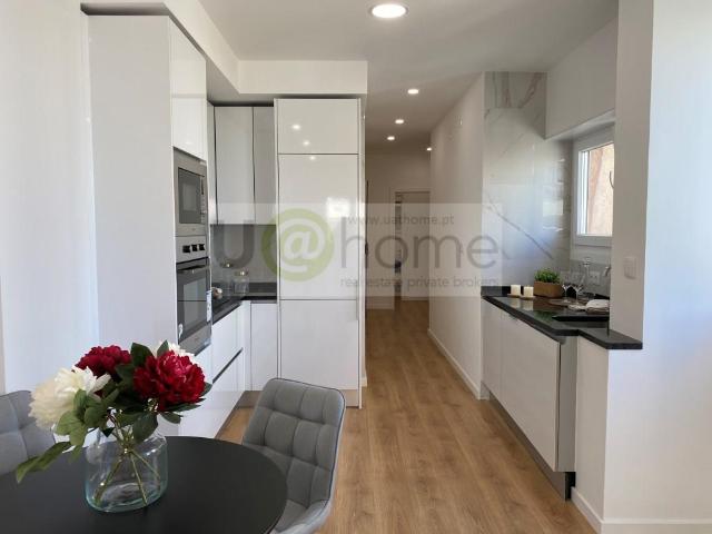 Apartamento T3 remodelado, vista desafogada, equipado e mobi. 0m² Benfica