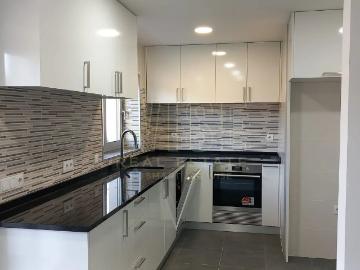 Apartamento T3 renovado, com garagem