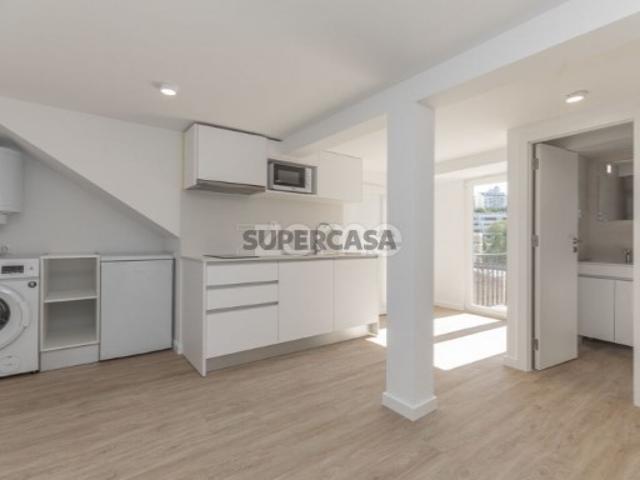 Apartamento T3 renovado | 2 estúdios