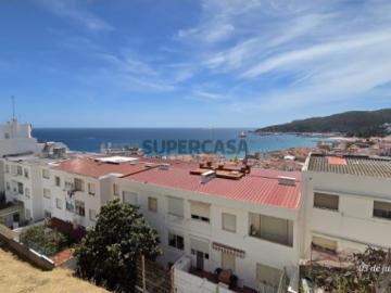 Apartamento T3, renovado com boas áreas