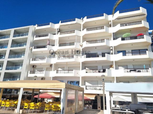 Apartamento T3 renovado com garagem, frente á Praia Quarte. 96m² Quarteira