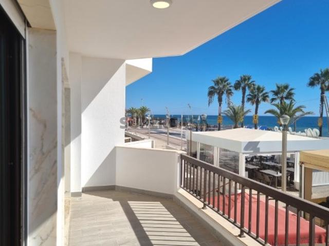 Apartamento T3 renovado com garagem, frente á Praia Quarteira