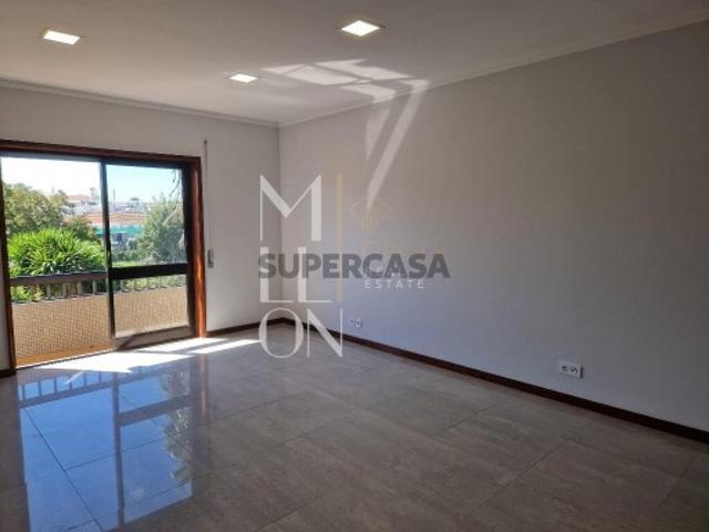 Apartamento T3 Renovado com Suite e Excelente Exposição Solar | Paços de Brandão