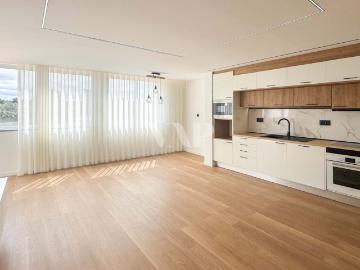Apartamento T3 Renovado com Rooftop Privativo, Loulé 121m² Loulé São Clemente