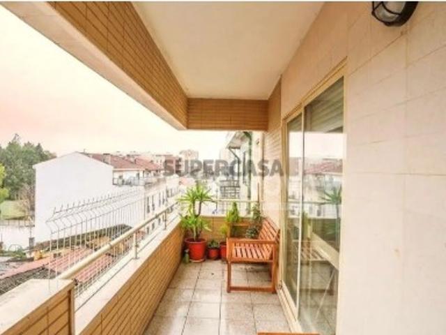 Apartamento T3 Renovado, com Varanda, Box, Último Piso
